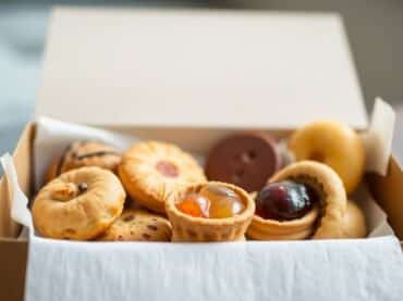 กล่องขนมจัดเบรคหลากหลายชนิด